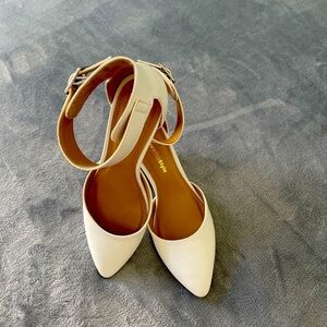 Beautiful white ankle strap heels with buckle, 3.5” heel size 7